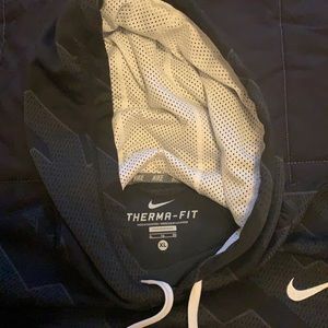 Selling my Nike therma-fit hoodie like new
